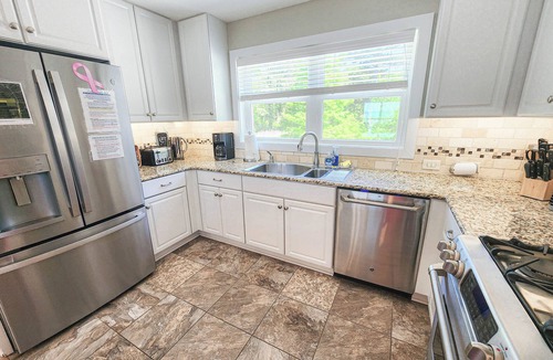 Bay Ridge House | Gorgeous 6 Bed, 5 Bath Beachfront Home With Private Beach!