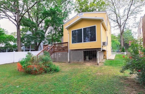 Arlington House | Gorgeous 6-bedroom house in friendly Arlington - Minutes to DCA