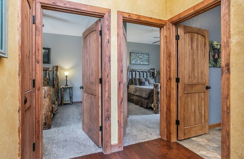 Branson House | Gorgeous 6 Bedroom Lakefront Lodge