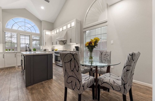 Deer Park House | Gorgeous 6BR 3,5 Bth Home with Pool and Game Room
