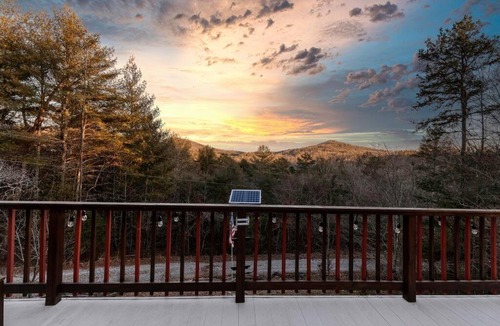 Mineral Bluff Ski Chalet | Gorgeous 6BR Cabin w/Spa, Firepit, Arcade& Mountain View