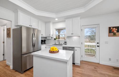 Atascadero House | Gorgeous 6BR Estate Yard and Barn