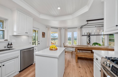 Atascadero House | Gorgeous 6BR Estate Yard and Barn