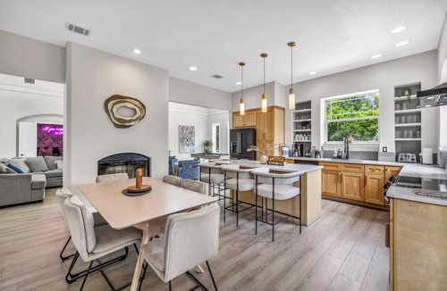 Bear Creek Villa | Gorgeous 6br Villa in Lovely Austin wt Massive Pool & Hot Tub + Goats & Chickens