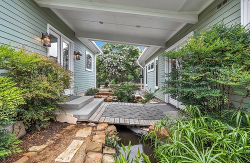 Bear Creek Villa | Gorgeous 6br Villa in Lovely Austin wt Massive Pool & Hot Tub + Goats & Chickens