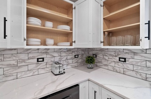 Cragin House | Gorgeous 7BD Home w/Garage