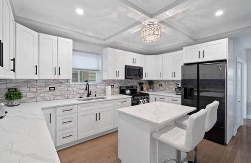 Cragin House | Gorgeous 7BD Home w/Garage