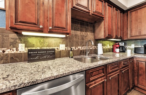 Branson Condo | Gorgeous and Large Condo, Elevator, Pool, Ozark Views! Close to Branson strip!