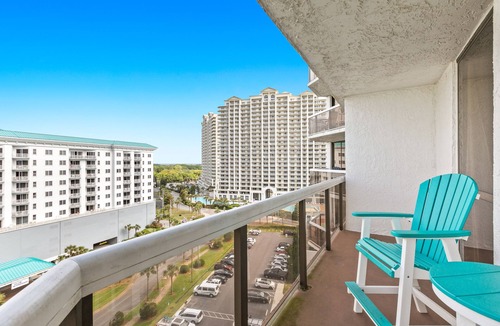 Miramar Beach Apartment | Gorgeous and well appointed efficiency with shared pool and beach access