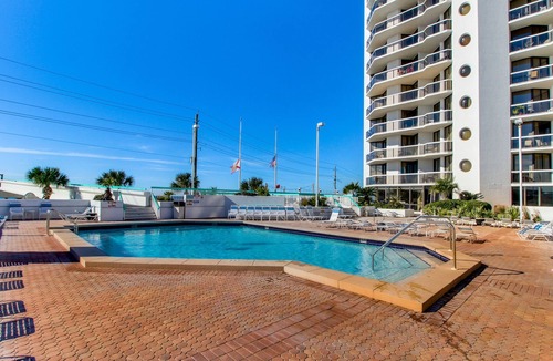 Miramar Beach Apartment | Gorgeous and well appointed efficiency with shared pool and beach access