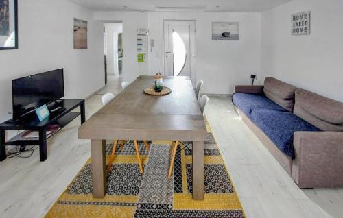 Grand-Fort-Philippe Apartment | Gorgeous Apartment In Grand-Fort-Philippe