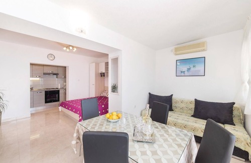Kastel Kambelovac Apartment | Gorgeous apartment in Kastel Kambelovac