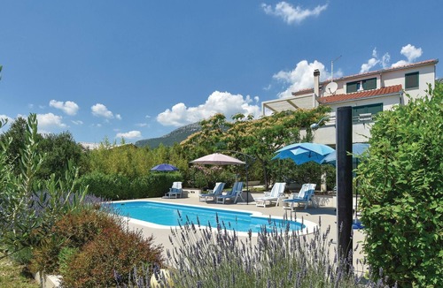 Kastel Luksic Apartment | Gorgeous apartment in Kastel Luksic