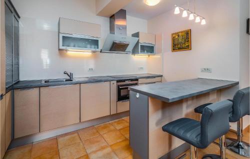 Donji Kraj Apartment | Gorgeous Apartment In Moscenicka Draga