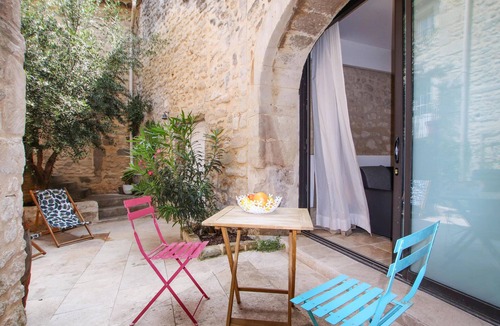 Saint-Restitut Apartment | Gorgeous apartment in St Restitut