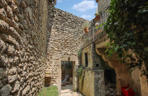 Saint-Restitut Apartment | Gorgeous apartment in St Restitut