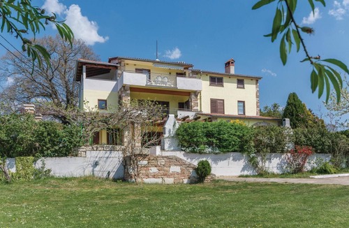 Jezenj Apartment | Gorgeous apartment in Veli Jezenj with WiFi