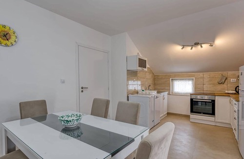 Veli Losinj Apartment | Gorgeous apartment in Veli Losinj with WiFi