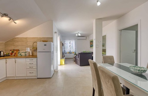 Veli Losinj Apartment | Gorgeous apartment in Veli Losinj with WiFi