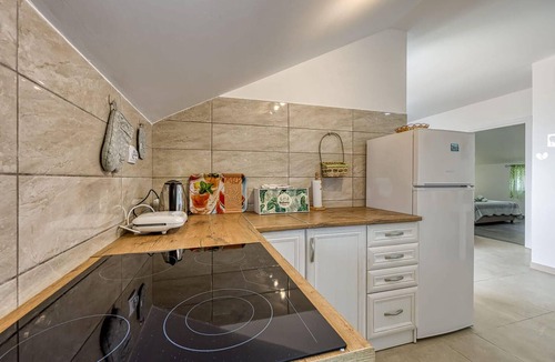 Veli Losinj Apartment | Gorgeous apartment in Veli Losinj with WiFi