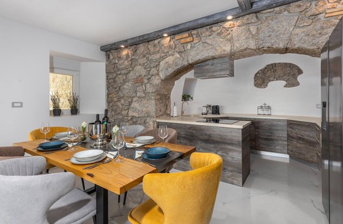 Bregi Apartment | Gorgeous apartment in Bregi with sauna