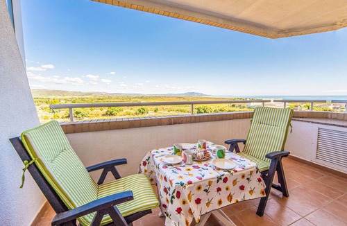 Cabanes Apartment | Gorgeous apartment in Cabanes with swimming pool