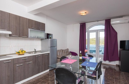 Dubrava Apartment | Gorgeous apartment in Dubrava with house sea view