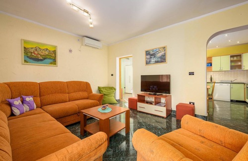 Fazana Apartment | Gorgeous apartment in Fazana with WiFi