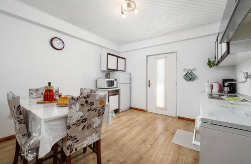 Makovci Apartment | Gorgeous apartment in Groznjan with WiFi