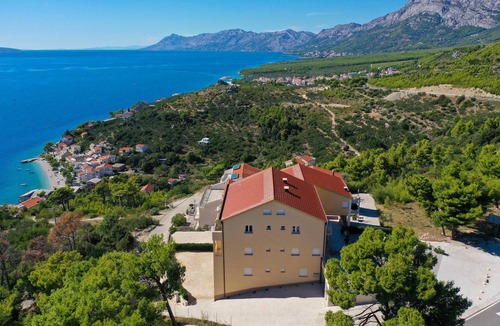 Bratus Apartment | Gorgeous apartment in Krvavica with WiFi