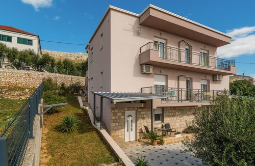 Dugi Rat Apartment | Gorgeous apartment in Mali Rat with WiFi