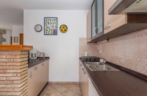 Milcetici Apartment | Gorgeous apartment in Malinska with WiFi