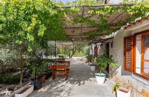 Milcetici Apartment | Gorgeous apartment in Malinska with WiFi