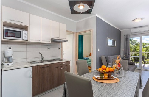 Krk Apartment | Gorgeous apartment in Pinezici with WiFi