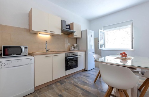Podstrana Apartment | Gorgeous apartment in Podstrana with WiFi