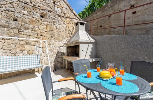 Podstrana Apartment | Gorgeous apartment in Podstrana with WiFi