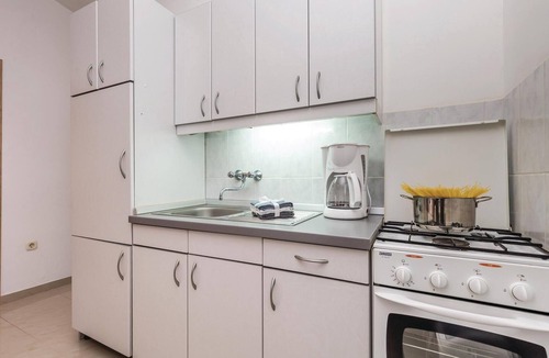 Povljana Apartment | Gorgeous apartment in Povljana with WiFi