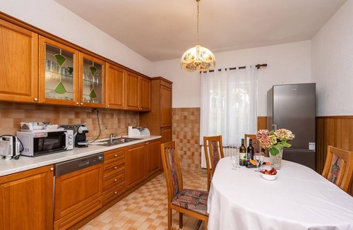 Zvekovica Apartment | Gorgeous apartment in Zvekovica