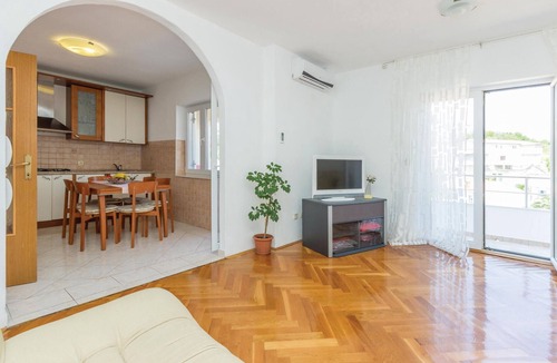 Komoseva Apartment | Gorgeous apartment in Mali Iz with WiFi