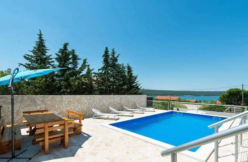 Gornji Karin Apartment | Gorgeous apartment in Obrovac with WiFi