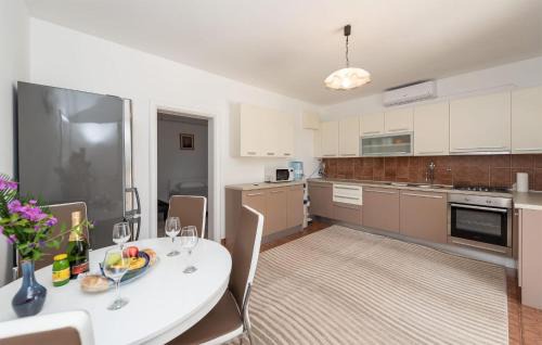 Potocnica Apartment | Gorgeous Apartment In Potocnica With Wifi