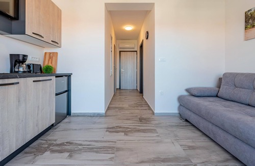 Prizna Apartment | Gorgeous apartment in Prizna with WiFi