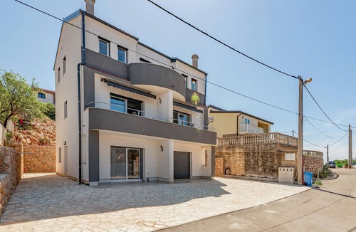 Prizna Apartment | Gorgeous apartment in Prizna with WiFi