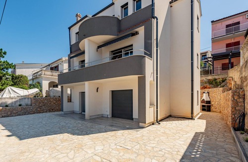Prizna Apartment | Gorgeous apartment in Prizna with WiFi