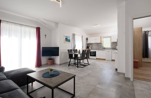 Rukavac Apartment | Gorgeous apartment in Rukavac