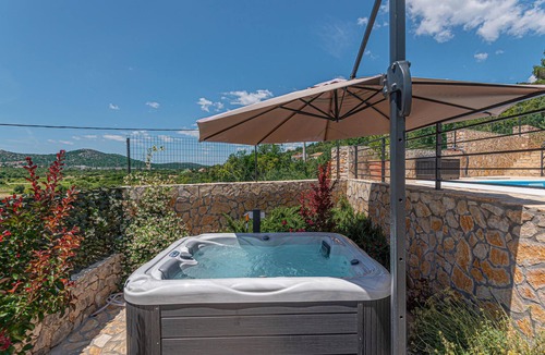 Bilice Apartment | Gorgeous apartment in Sibenik with swimming pool