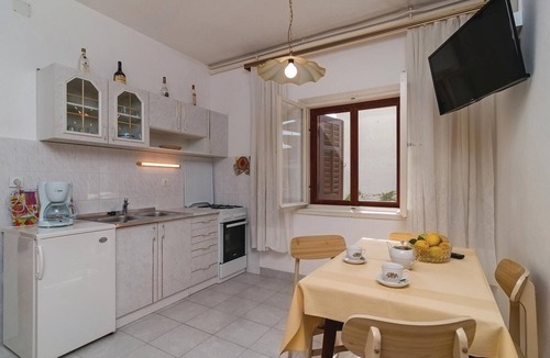 Supetar Apartment | Gorgeous apartment in Supetar with WiFi