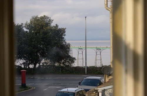 Clevedon Apartment | Gorgeous Apartment Seconds from Seafront, Clevedon
