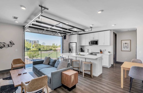 Rolling Mill Hill Apartment | Gorgeous Apt for 8 w/Rooftop & Gym, Near DT!