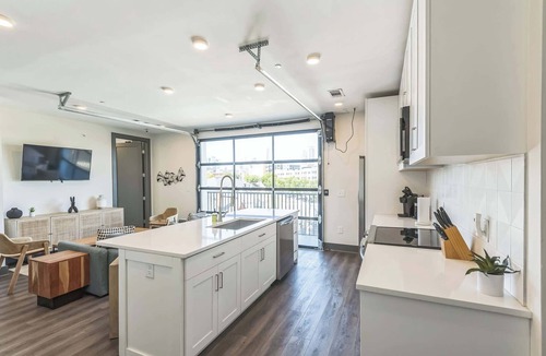 Rolling Mill Hill Apartment | Gorgeous Apt for 8 w/Rooftop & Gym, Near DT!